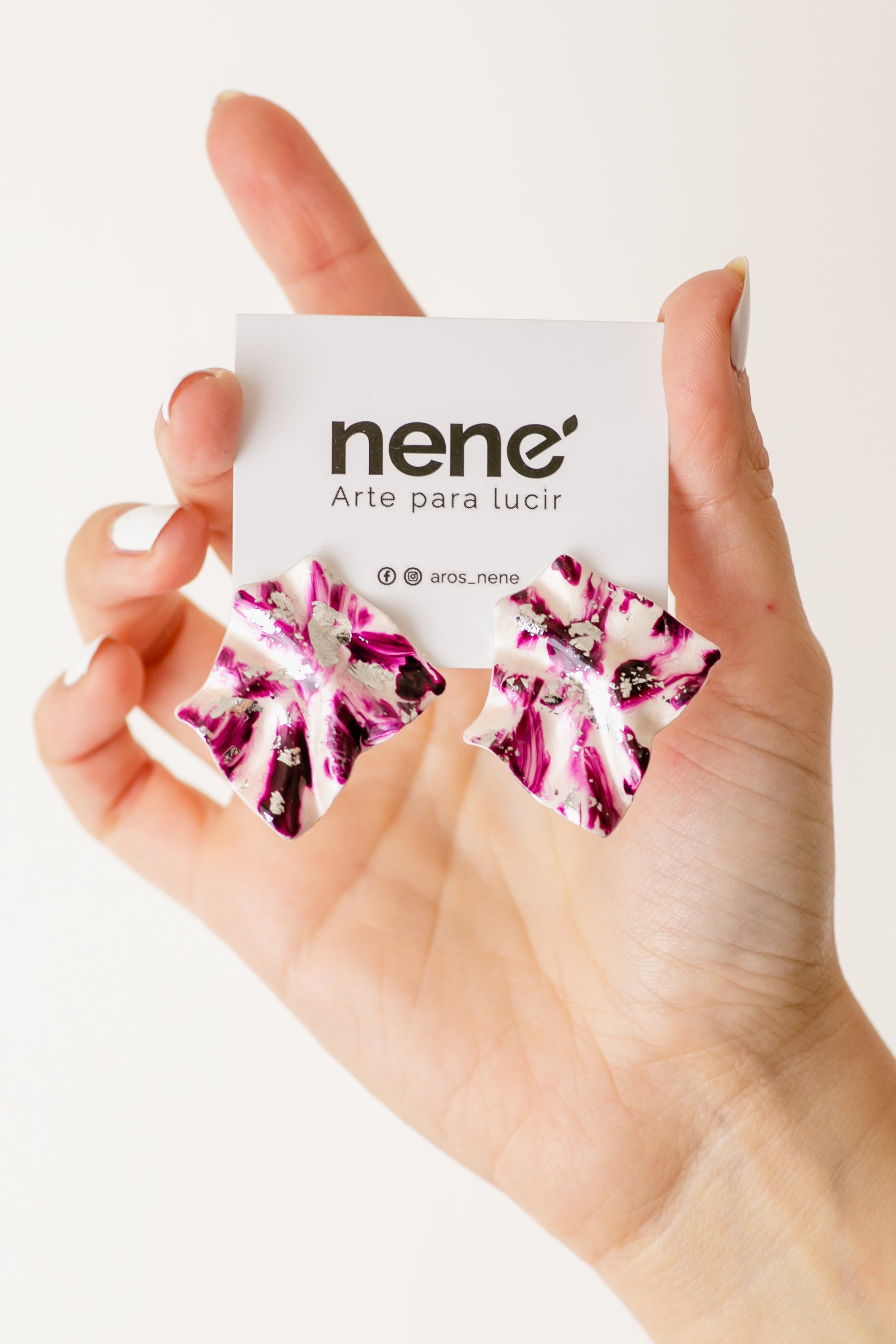 Nené borravino oscuro con plateado metalizado