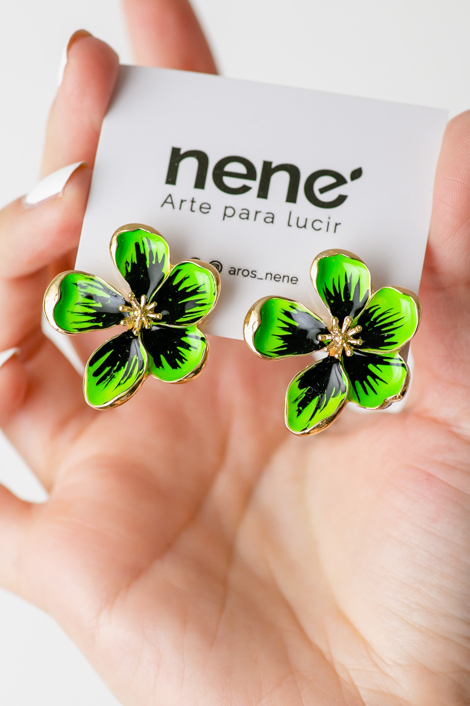 Nené dorado flor verde con negro