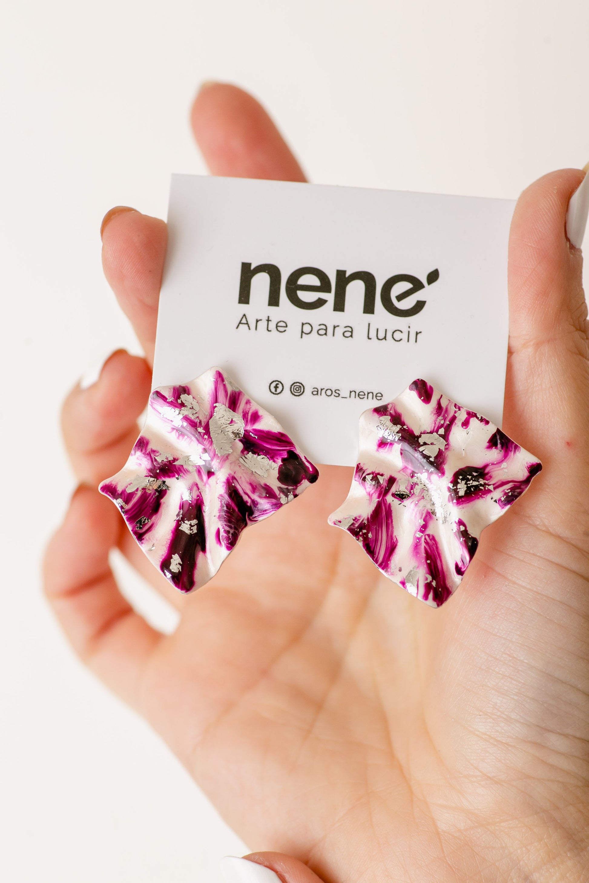 Nené borravino oscuro con plateado metalizado
